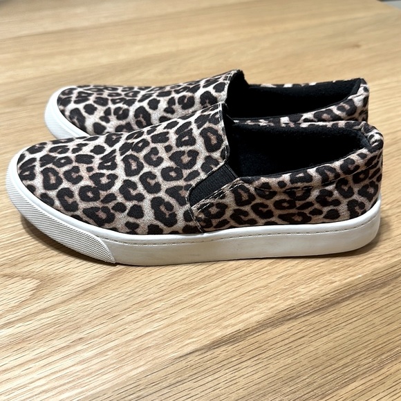 Soda Leopard Print Slip On Cushion Tennis Shoe - Picture 7 of 8